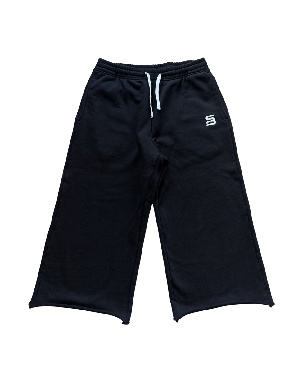BLACK 3/4 SHORTS