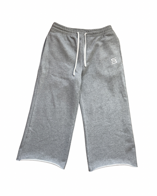 GREY 3/4 SHORTS