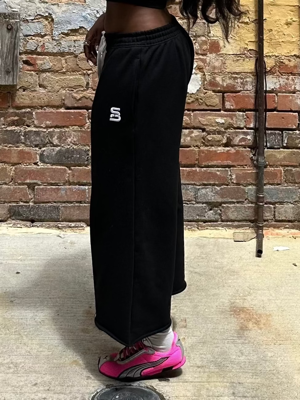 BLACK 3/4 SHORTS